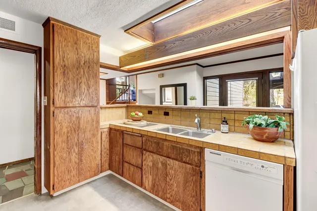 $1,200,000 | 1302 Oak Avenue, Davis, CA 95616