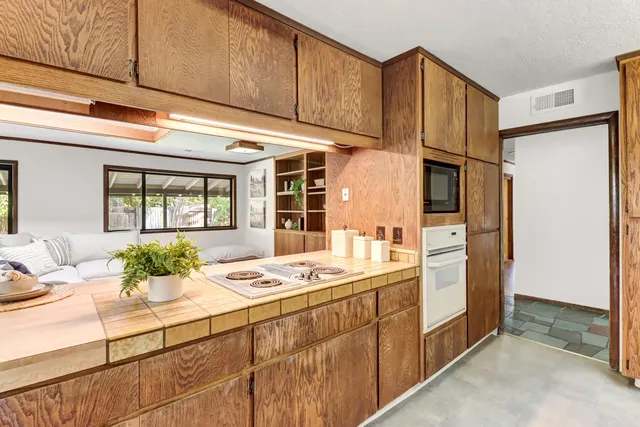 $1,200,000 | 1302 Oak Avenue, Davis, CA 95616