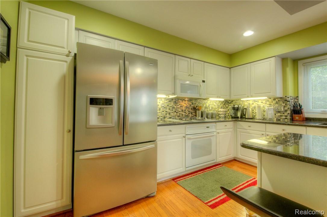 46401 Mornington Road Canton, MI 48188 - Photo 18 of 56 18 Kitchen.jpg