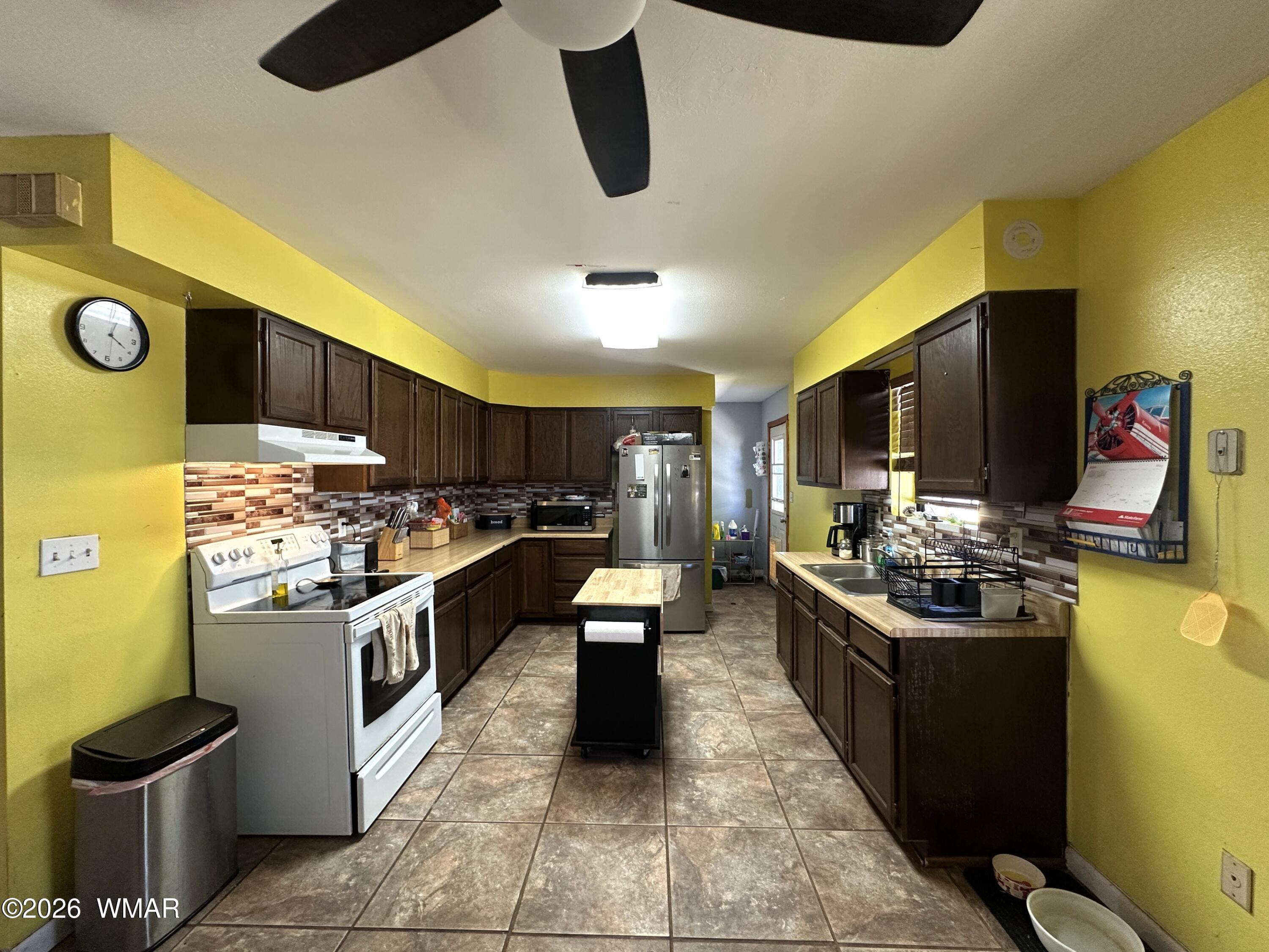 141 North Becker Lake Road Springerville, AZ 85938 - Photo 7 of 25 KITCHEN