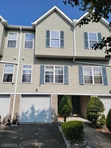 $900 | 6 Carmella Court, Newark, NJ 07104