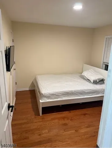 $900 | 6 Carmella Court, Newark, NJ 07104