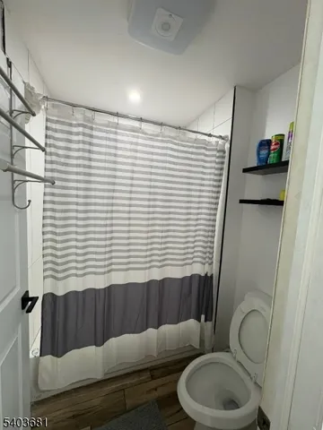 $900 | 6 Carmella Court, Newark, NJ 07104