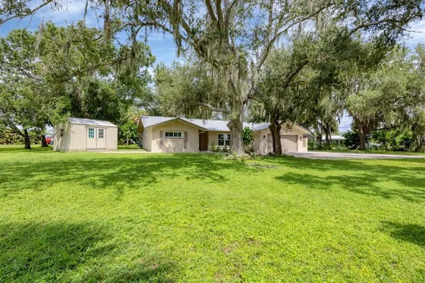 a view of a house with backyard and garden
