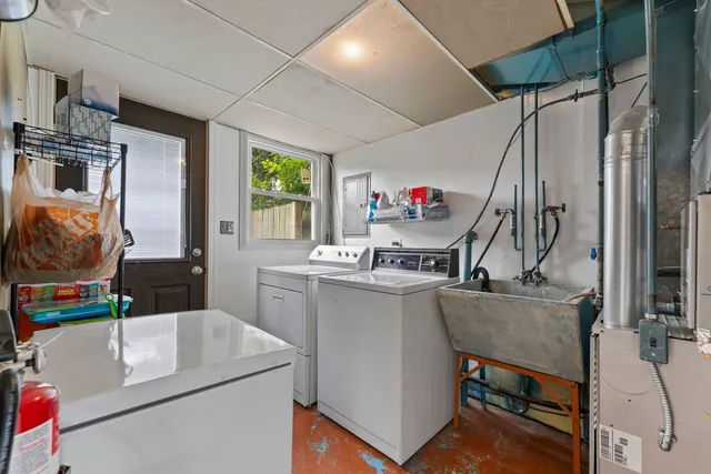 $331,000 | 381 North 4th Avenue, Unit B, Des Plaines, IL 60016