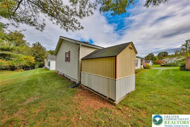 a view of backyard with garden and trees