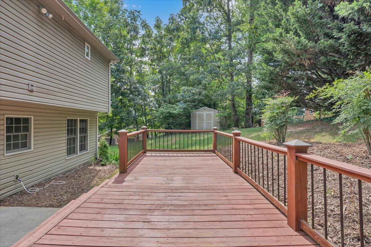 239 Pin Oak Drive Blue Ridge, VA 24064 - Photo 36 of 47 36-MIB02072