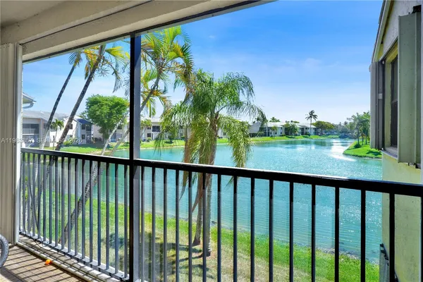 $215,000 | 980 Constitution Drive, Unit 980D, Homestead, FL 33034