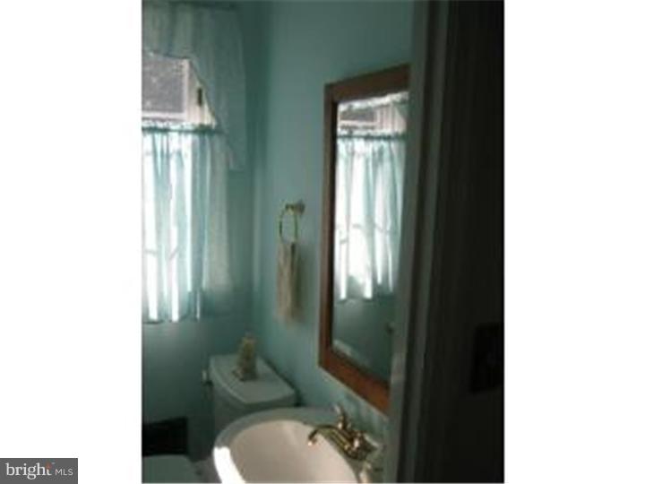608 Silverside Road Wilmington, DE 19809 - Photo 7 of 25 Bathroom