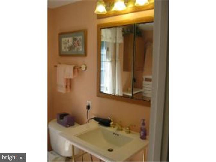 608 Silverside Road Wilmington, DE 19809 - Photo 10 of 25 Master Bathroom