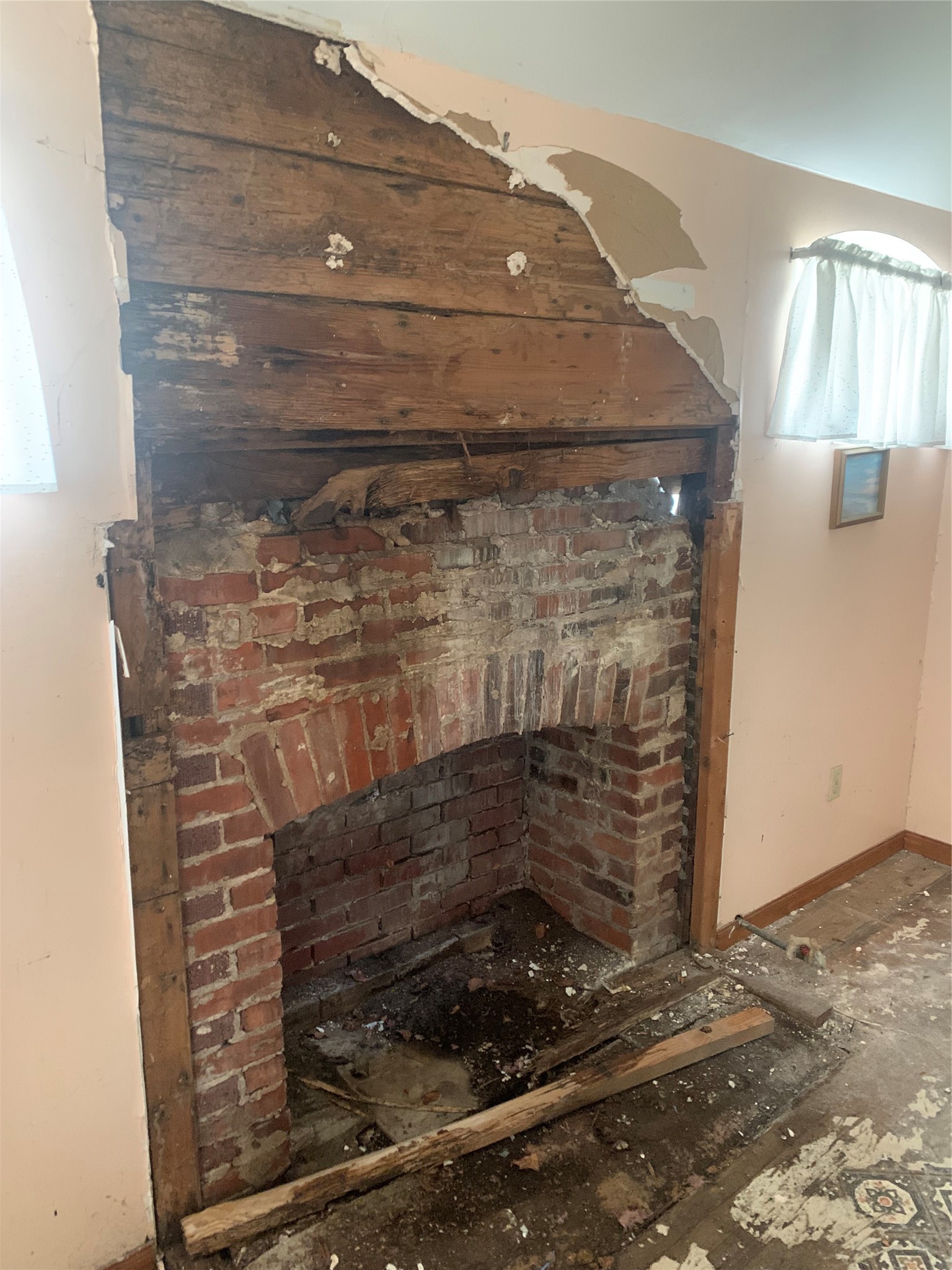 5001 Sherman Street Houston, TX 77011 - Photo 21 of 23 a closeup of a fireplace