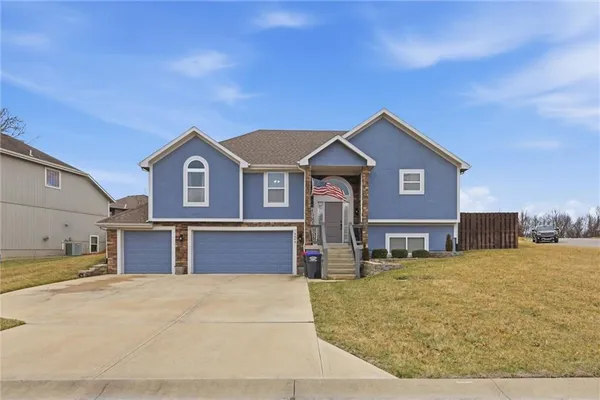 $449,950 | 16640 Ruby Way, Basehor, KS 66007