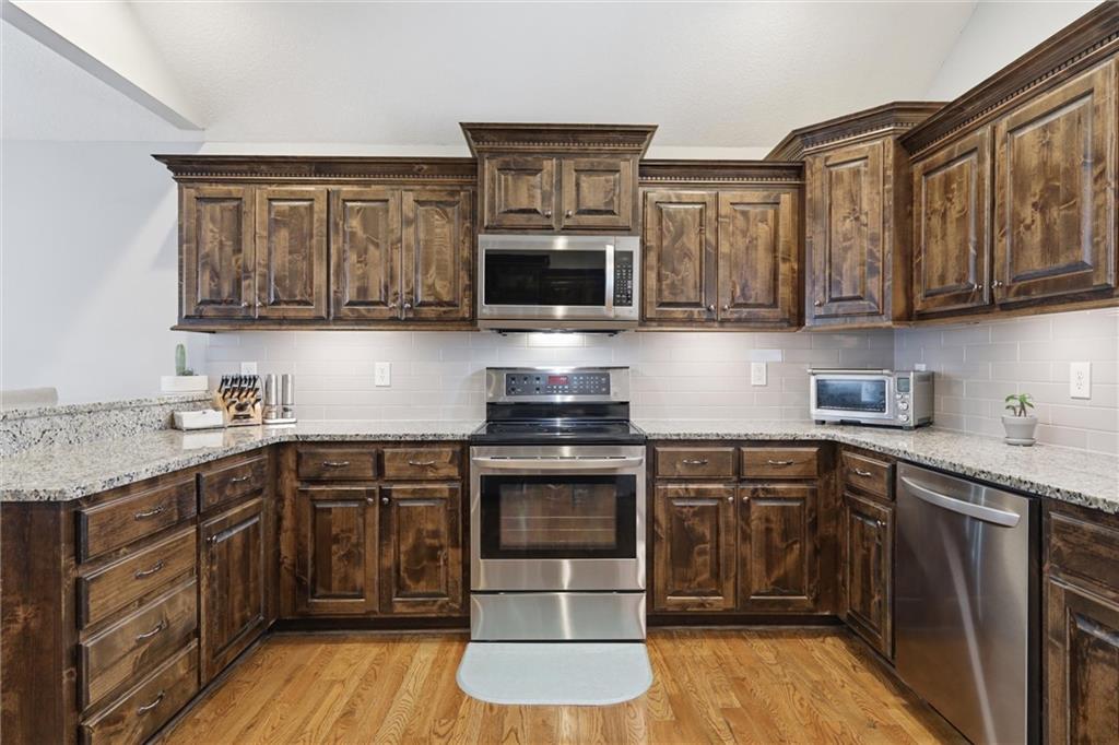 16640 Ruby Way Basehor, KS 66007 - Photo 14 of 31