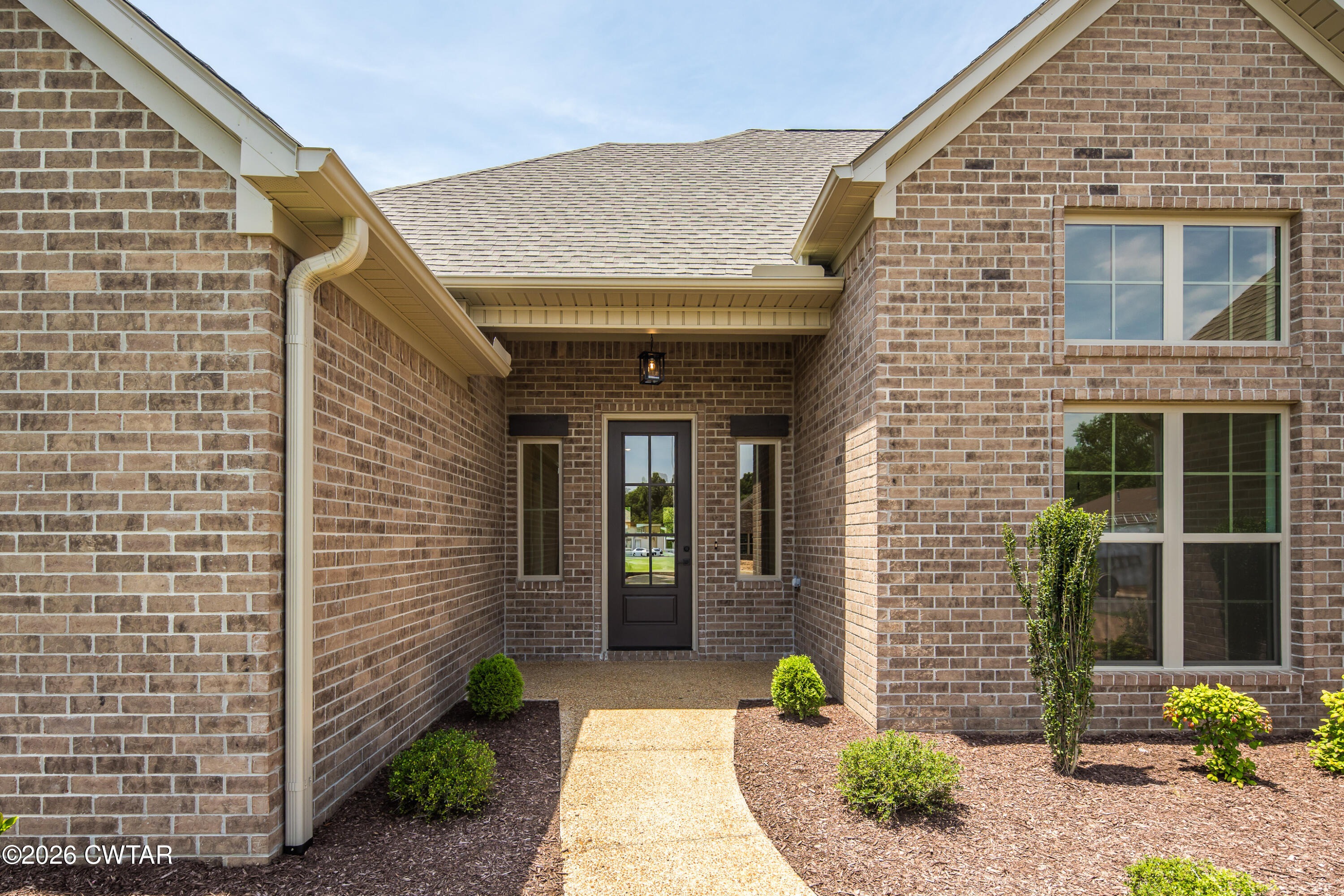 141 Roxbury Drive Jackson, TN 38305 - Photo 3 of 37 004-141 Roxbury Dr-MLS Version
