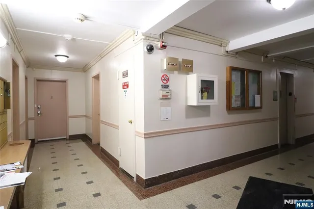 $1,850 | 3071 Edwin Avenue, Unit 1B, Fort Lee, NJ 07024