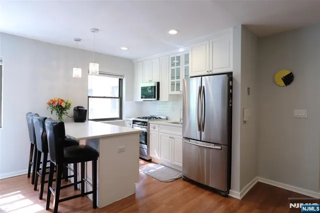 $1,850 | 3071 Edwin Avenue, Unit 1B, Fort Lee, NJ 07024