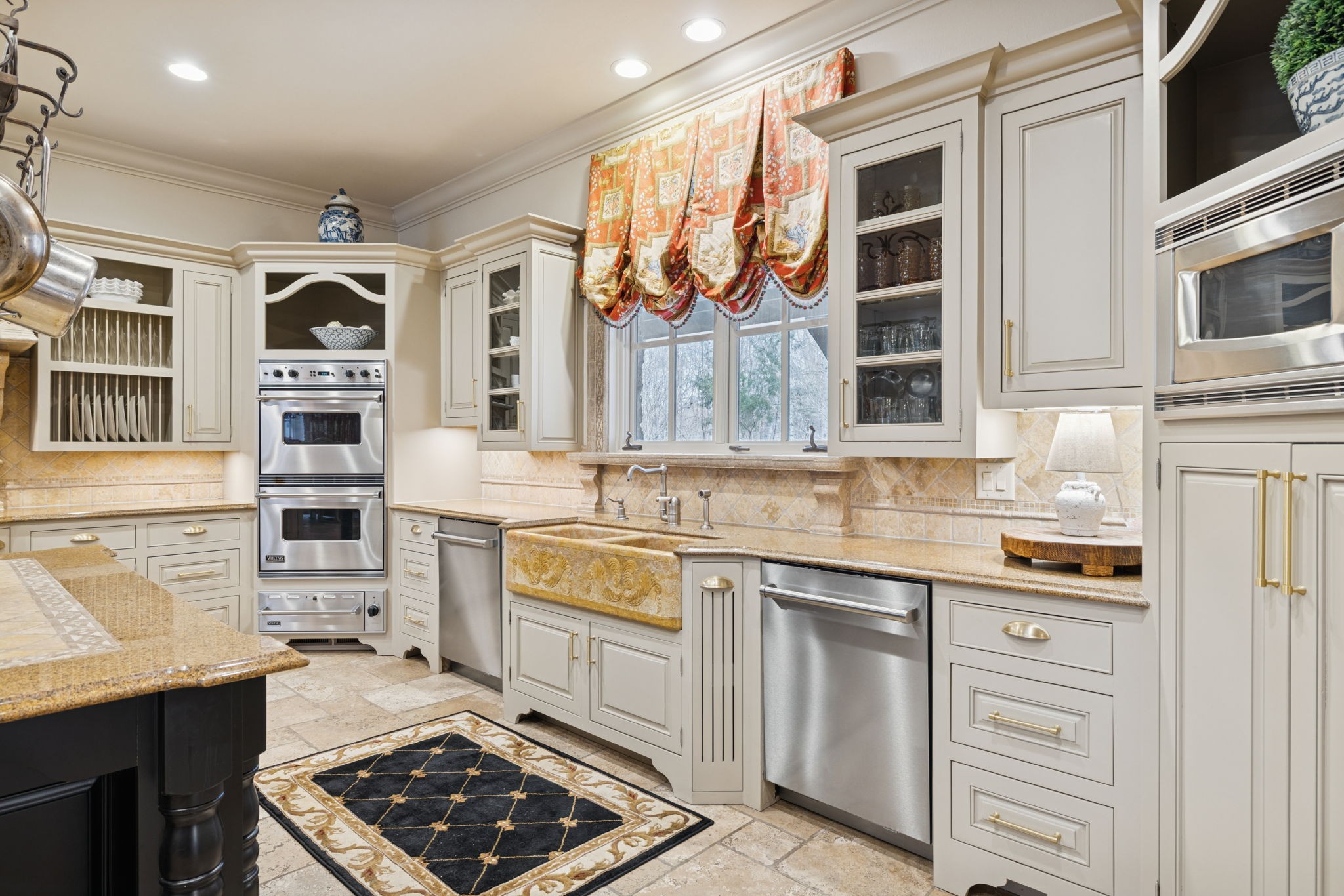 225 Lake Hills Road Tullahoma, TN 37388 - Photo 52 of 82 a kitchen with stainless steel appliances a stove and a white cabinets