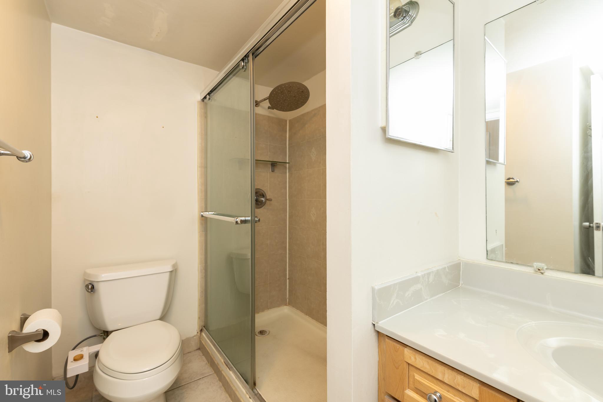 2001 Hamilton Street, Unit 1626 Philadelphia, PA 19130 - Photo 11 of 19 Bathroom