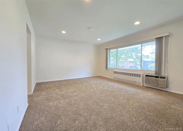 $269,000 | 265 Edmunton Drive, Unit I 12, North Babylon, NY 11703