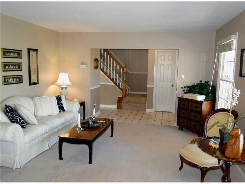 20 McBride Road Canonsburg, PA 15317 - Photo 5 of 25 Living Room.