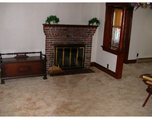 12 Palmer Road Framingham, MA 01702 - Photo 2 of 10 Gallery Image 2