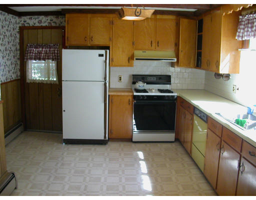 12 Palmer Road Framingham, MA 01702 - Photo 4 of 10 Gallery Image 4