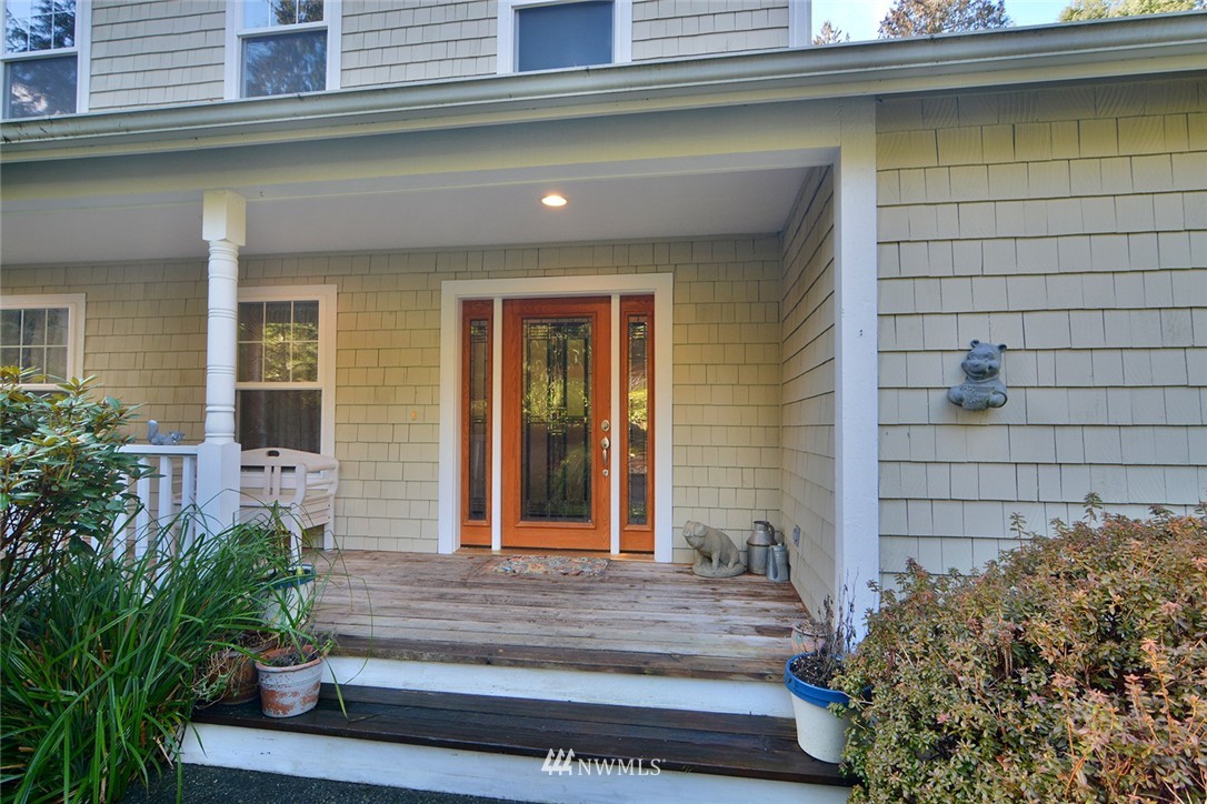5637 Northeast Foster Road Bainbridge Island, WA 98110 - Photo 2 of 25 Gallery Image 2