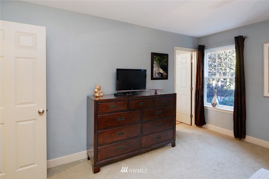 5637 Northeast Foster Road Bainbridge Island, WA 98110 - Photo 13 of 25 Gallery Image 13