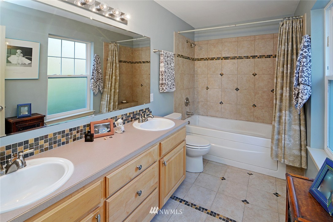 5637 Northeast Foster Road Bainbridge Island, WA 98110 - Photo 14 of 25 Gallery Image 14
