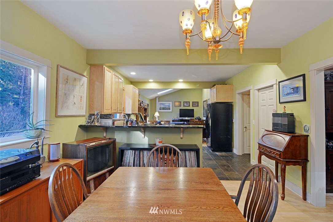 5637 Northeast Foster Road Bainbridge Island, WA 98110 - Photo 5 of 25 Gallery Image 5