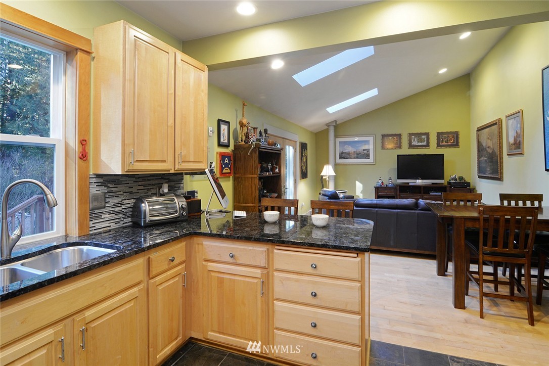 5637 Northeast Foster Road Bainbridge Island, WA 98110 - Photo 8 of 25 Gallery Image 8