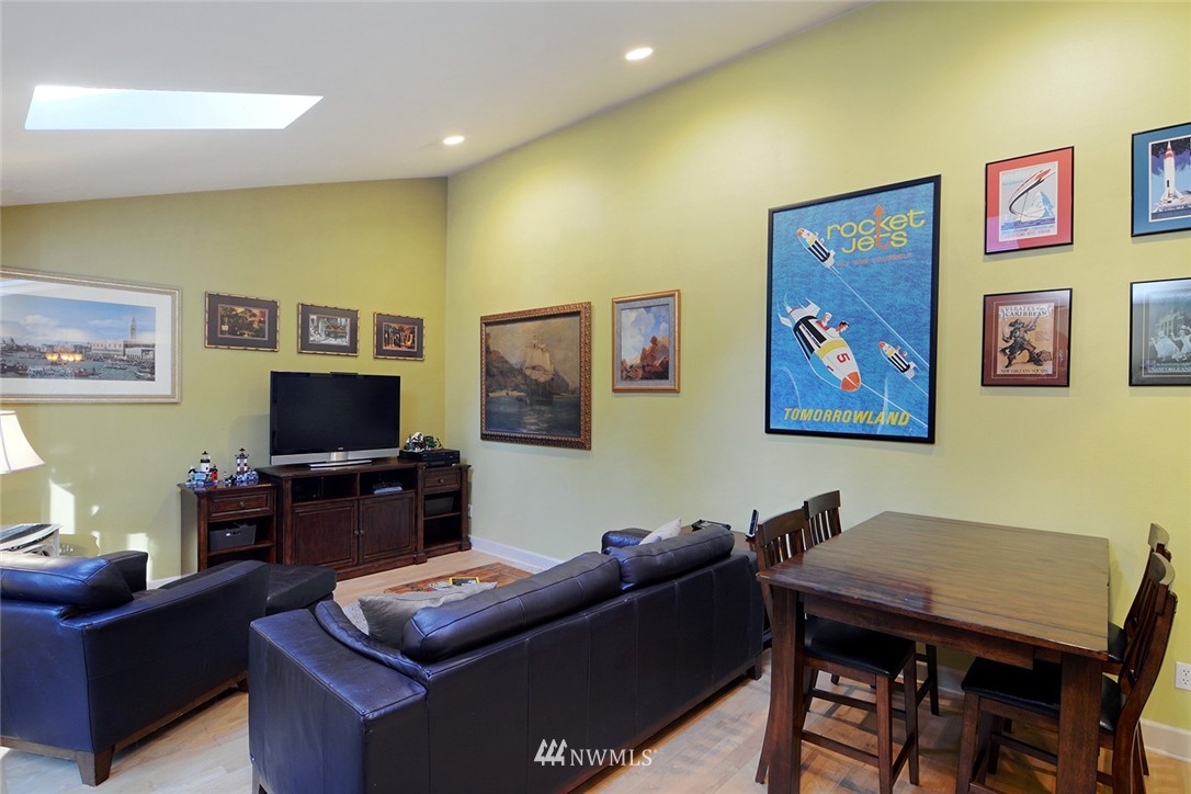 5637 Northeast Foster Road Bainbridge Island, WA 98110 - Photo 9 of 25 Gallery Image 9