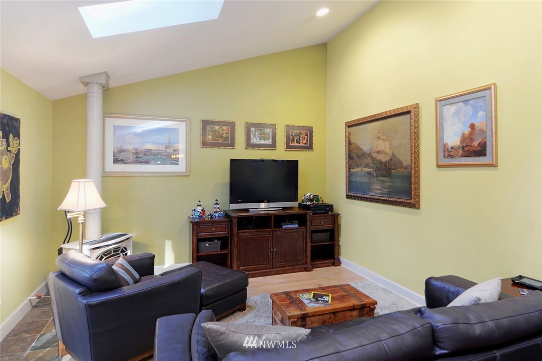 5637 Northeast Foster Road Bainbridge Island, WA 98110 - Photo 10 of 25 Gallery Image 10