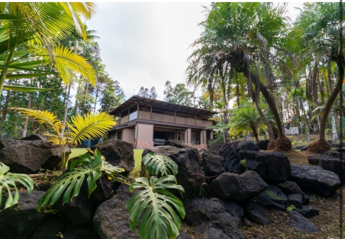16-1339 Ao Rd Mountain View Mountain View, HI 96771 - Photo 4 of 24 a view of a house with a garden