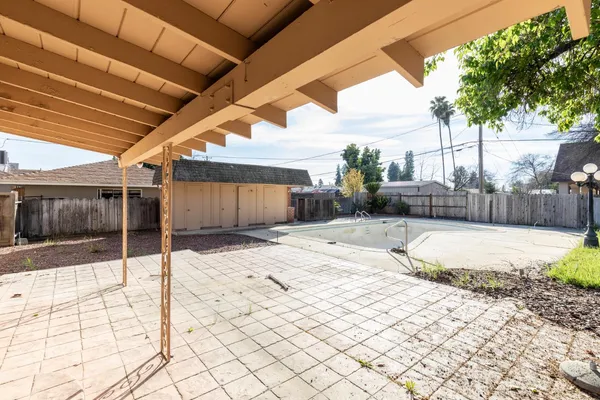 $549,900 | 805 Lyon Avenue, Sanger, CA 93657