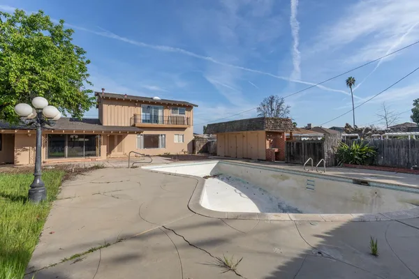 $549,900 | 805 Lyon Avenue, Sanger, CA 93657