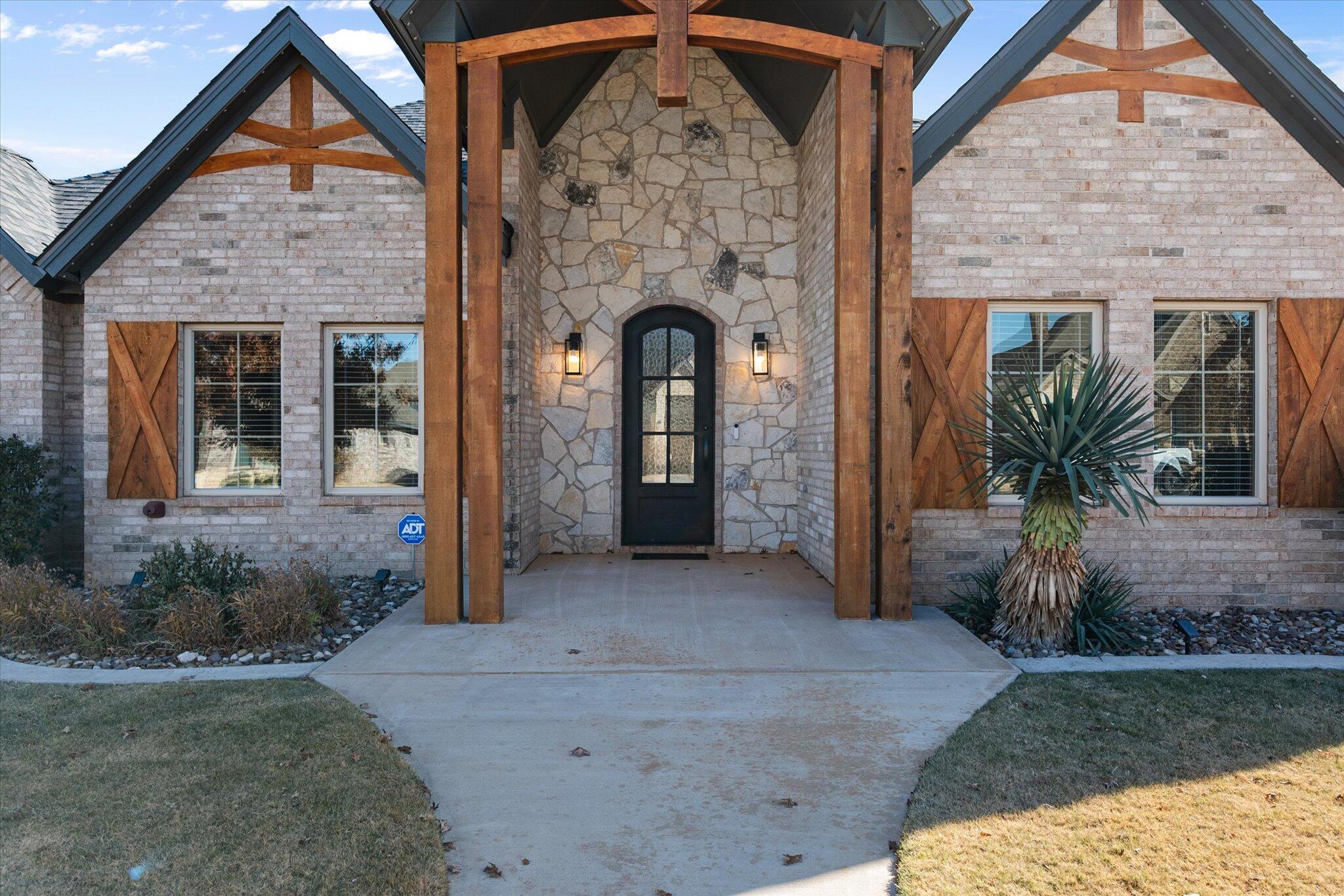 717 North 7th Street Wolfforth, TX 79382 - Photo 3 of 34 a front view of a house with garden