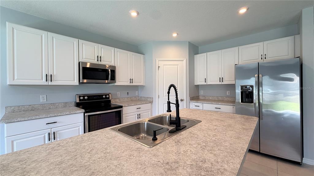 2811 Parkfield Road St. Cloud, FL 34772 - Photo 4 of 37