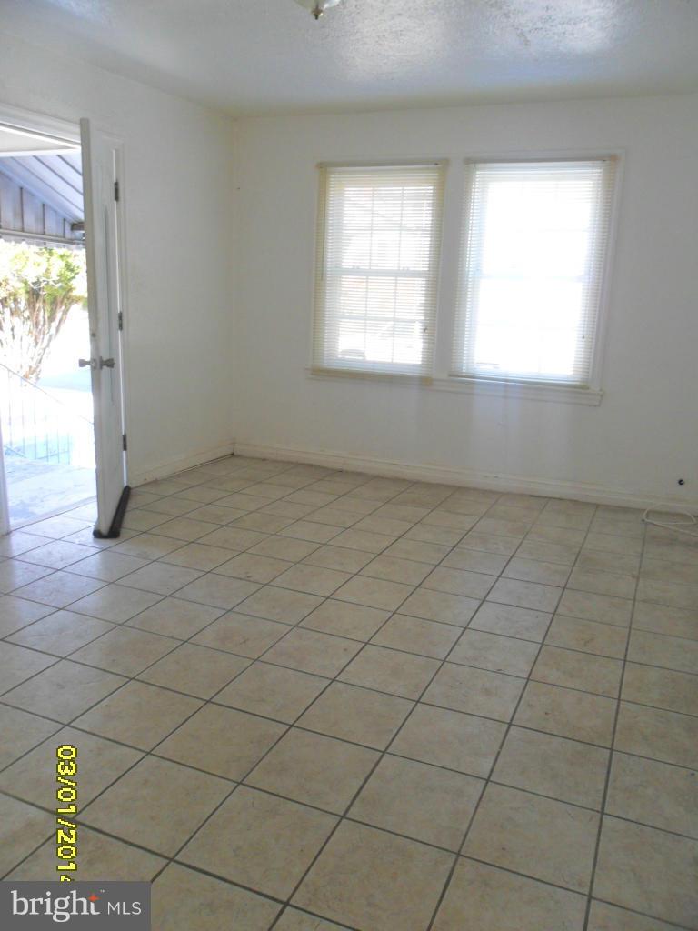 5809 Rittenhouse Street Riverdale, MD 20737 - Photo 2 of 10 Living Room