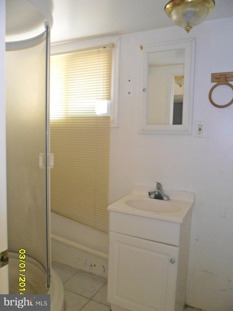 5809 Rittenhouse Street Riverdale, MD 20737 - Photo 8 of 10 Bath