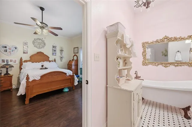 a en suite bathroom with a sink and a mirror