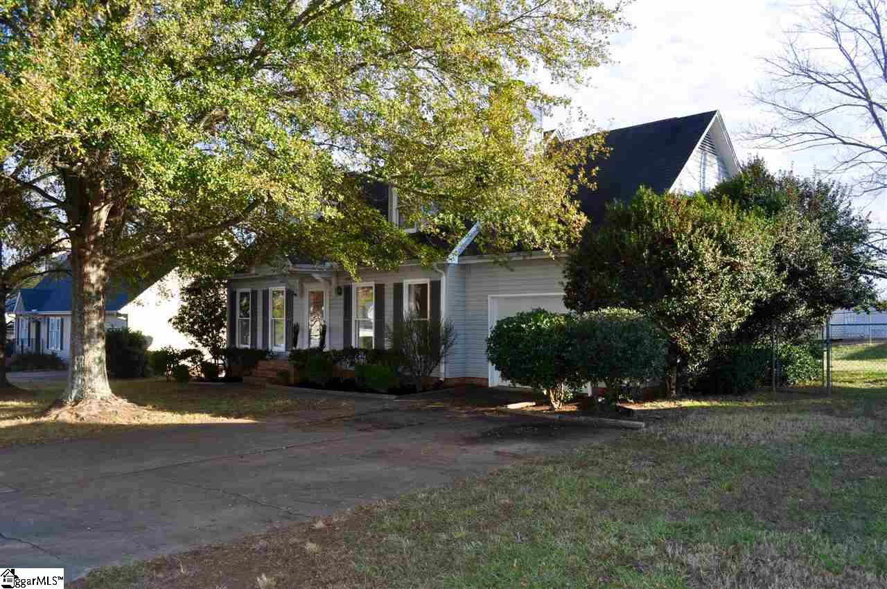 107 Patio Road Easley, SC 29642 - Photo 2 of 32 Gallery Image 2