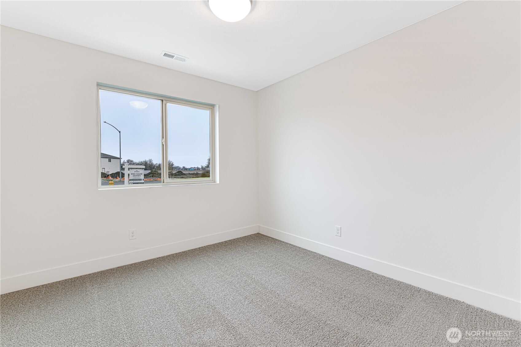 4258 Sandy Street Moses Lake, WA 98837 - Photo 11 of 19 an empty room with a window