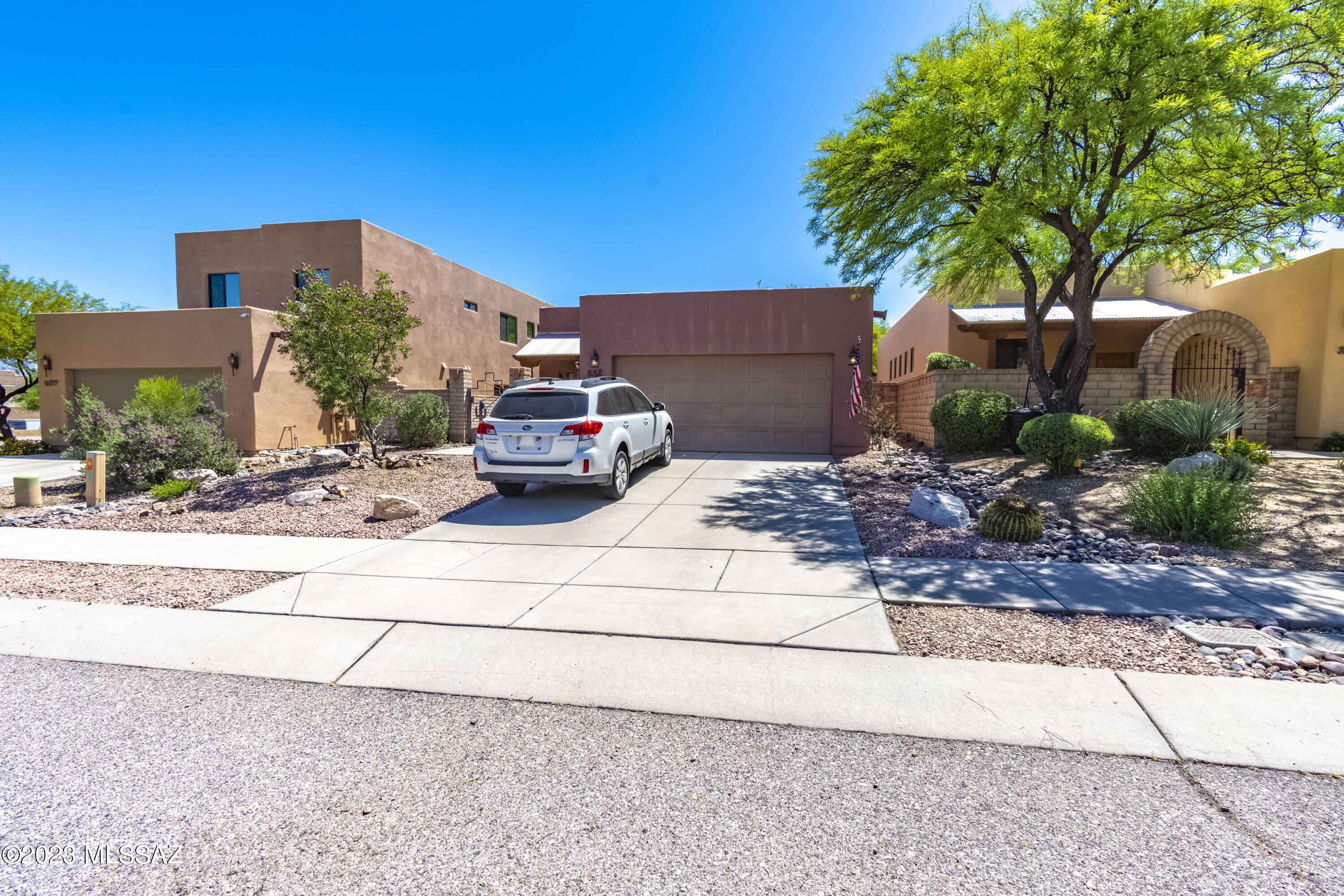223 South Fresno Spring Way Tucson, AZ 85748 - Photo 3 of 27