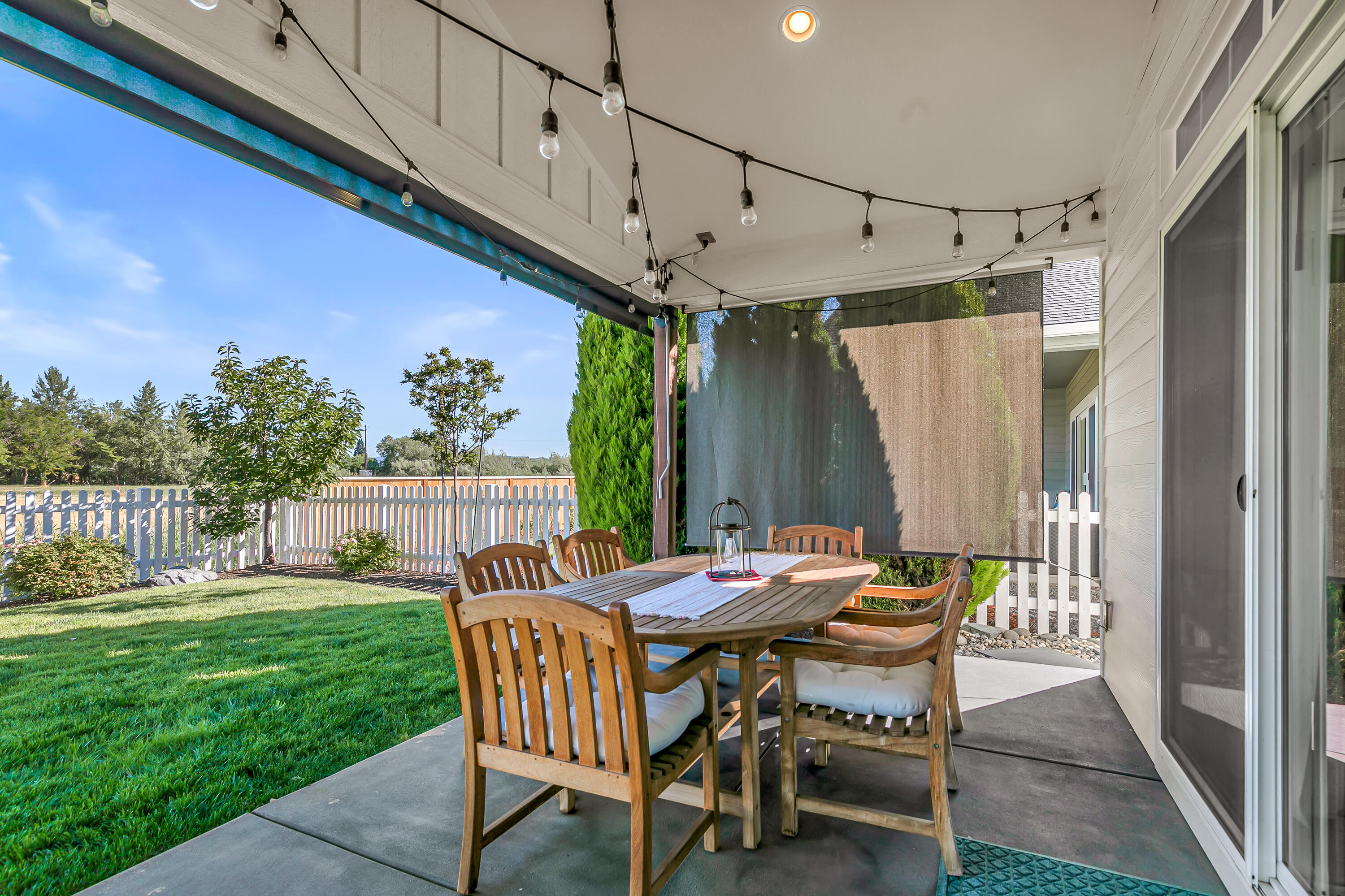 1741 River Run Street Central Point, OR 97502 - Photo 23 of 29 patio1