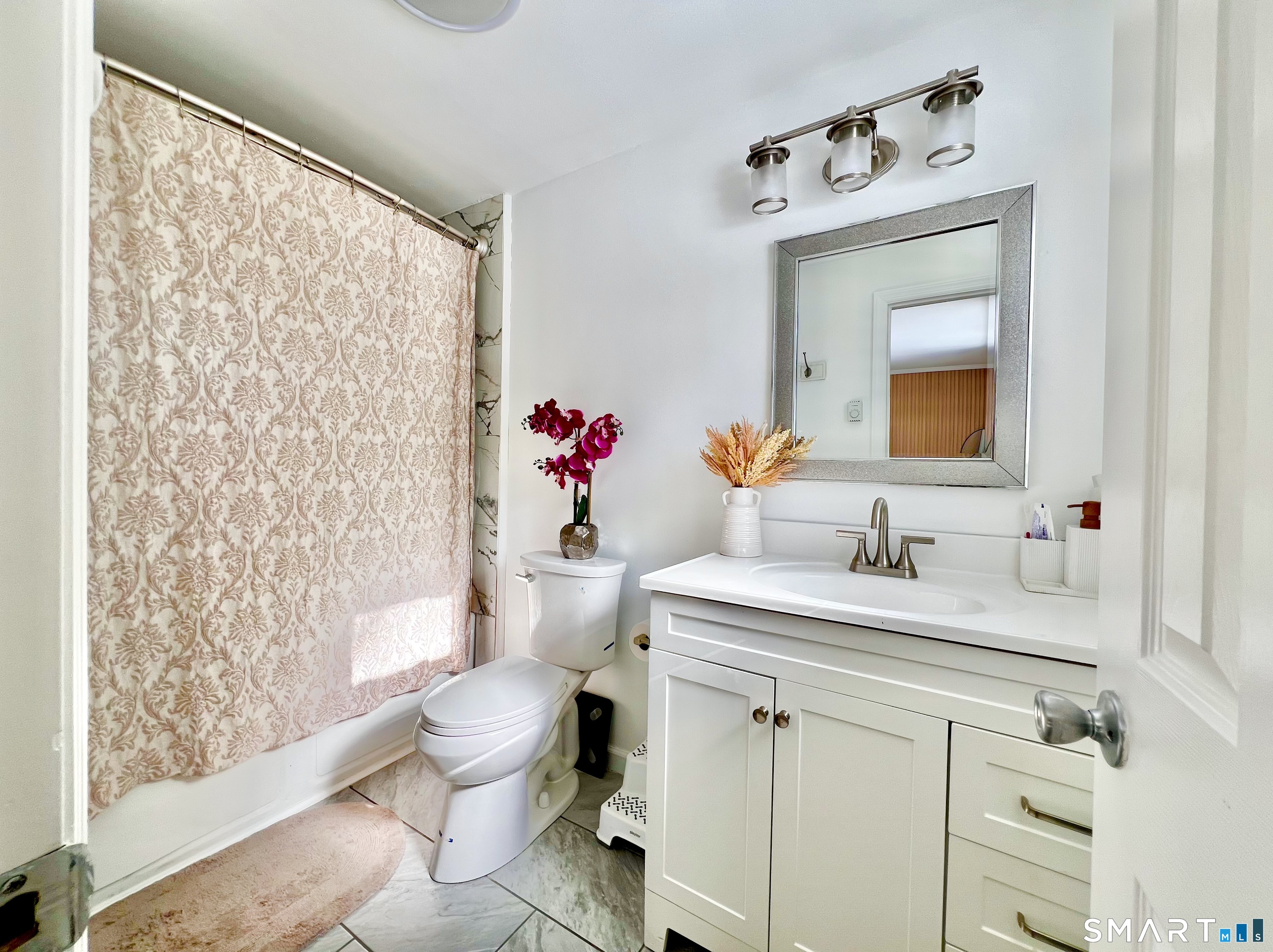 38 Woods End Road Stamford, CT 06905 - Photo 16 of 30