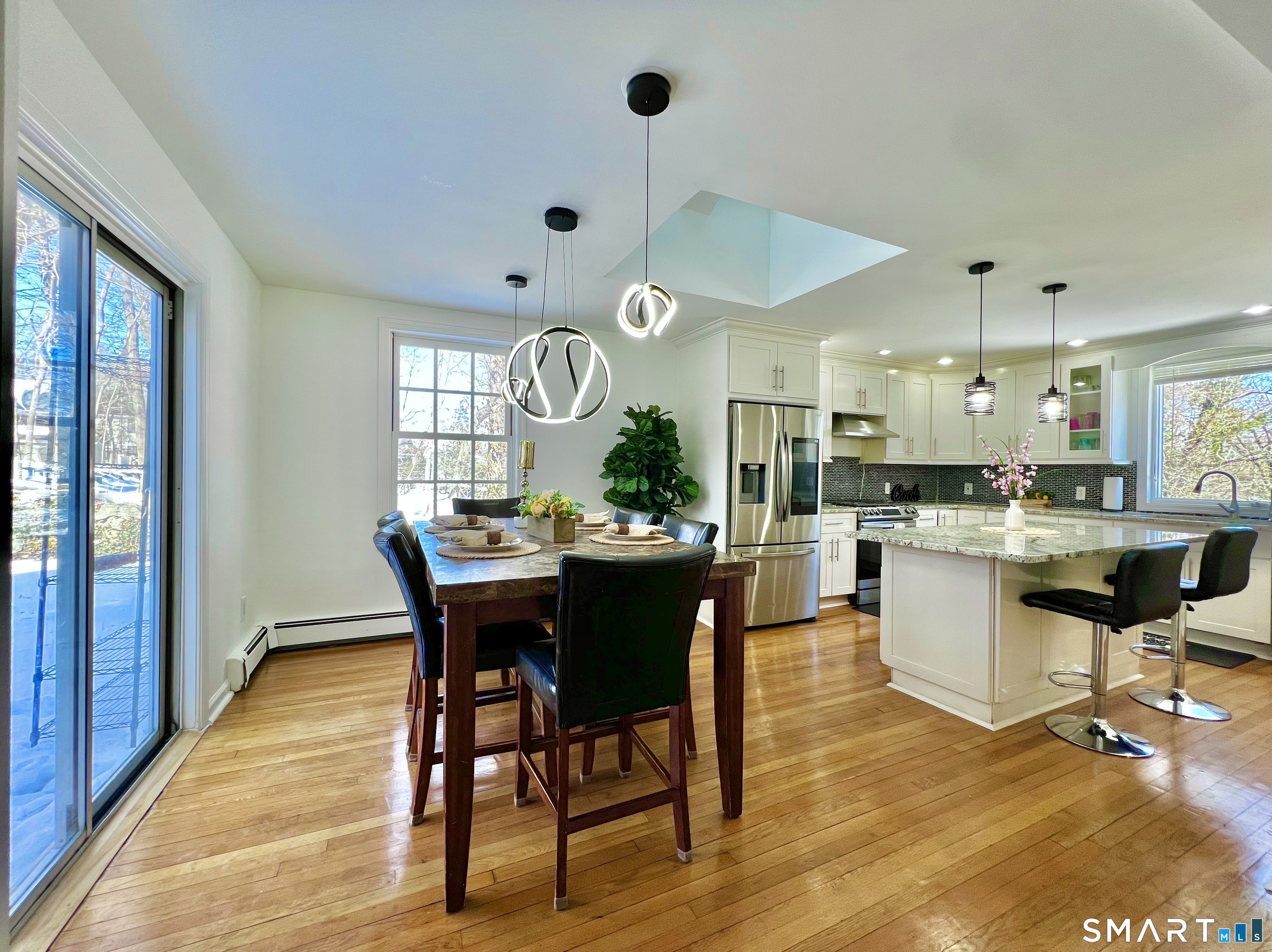 38 Woods End Road Stamford, CT 06905 - Photo 4 of 30