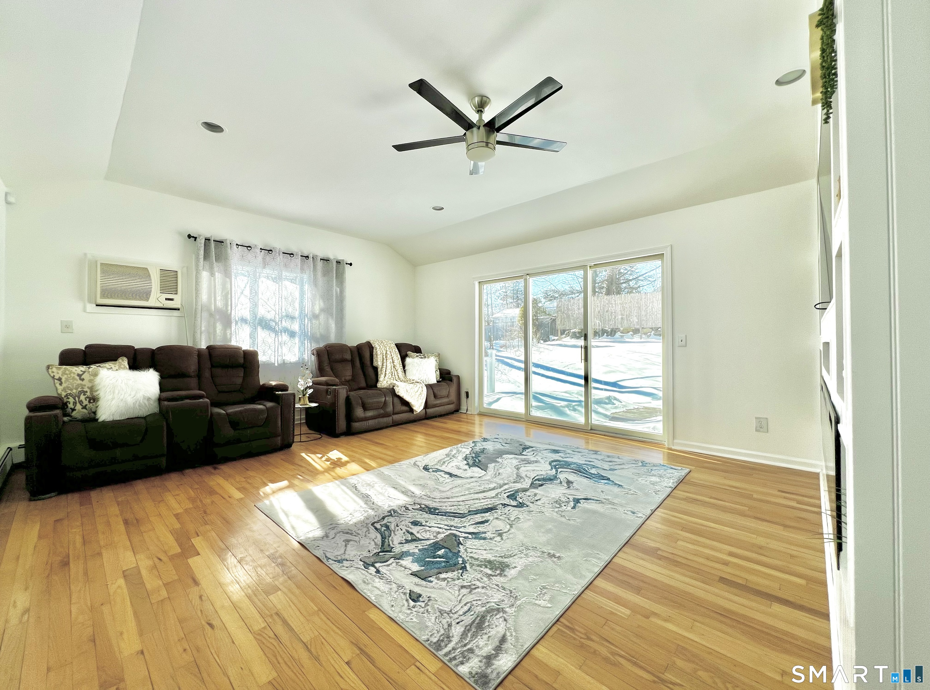 38 Woods End Road Stamford, CT 06905 - Photo 10 of 30