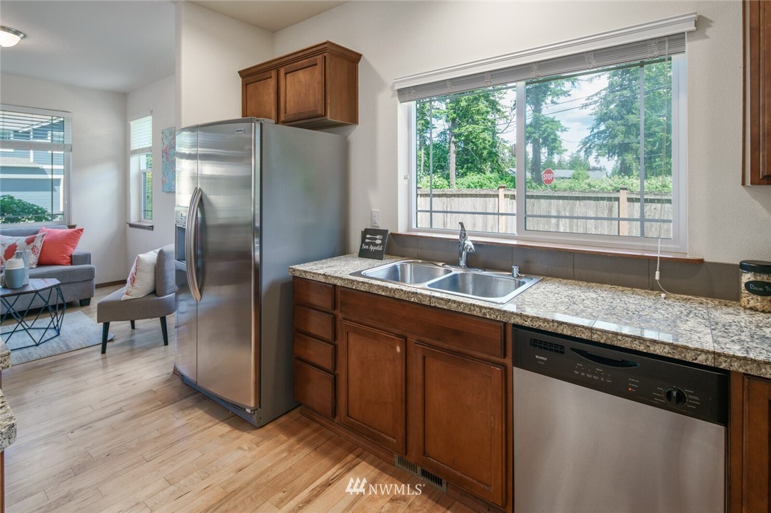 106 195th Place Southwest Bothell, WA 98012 - Photo 5 of 25