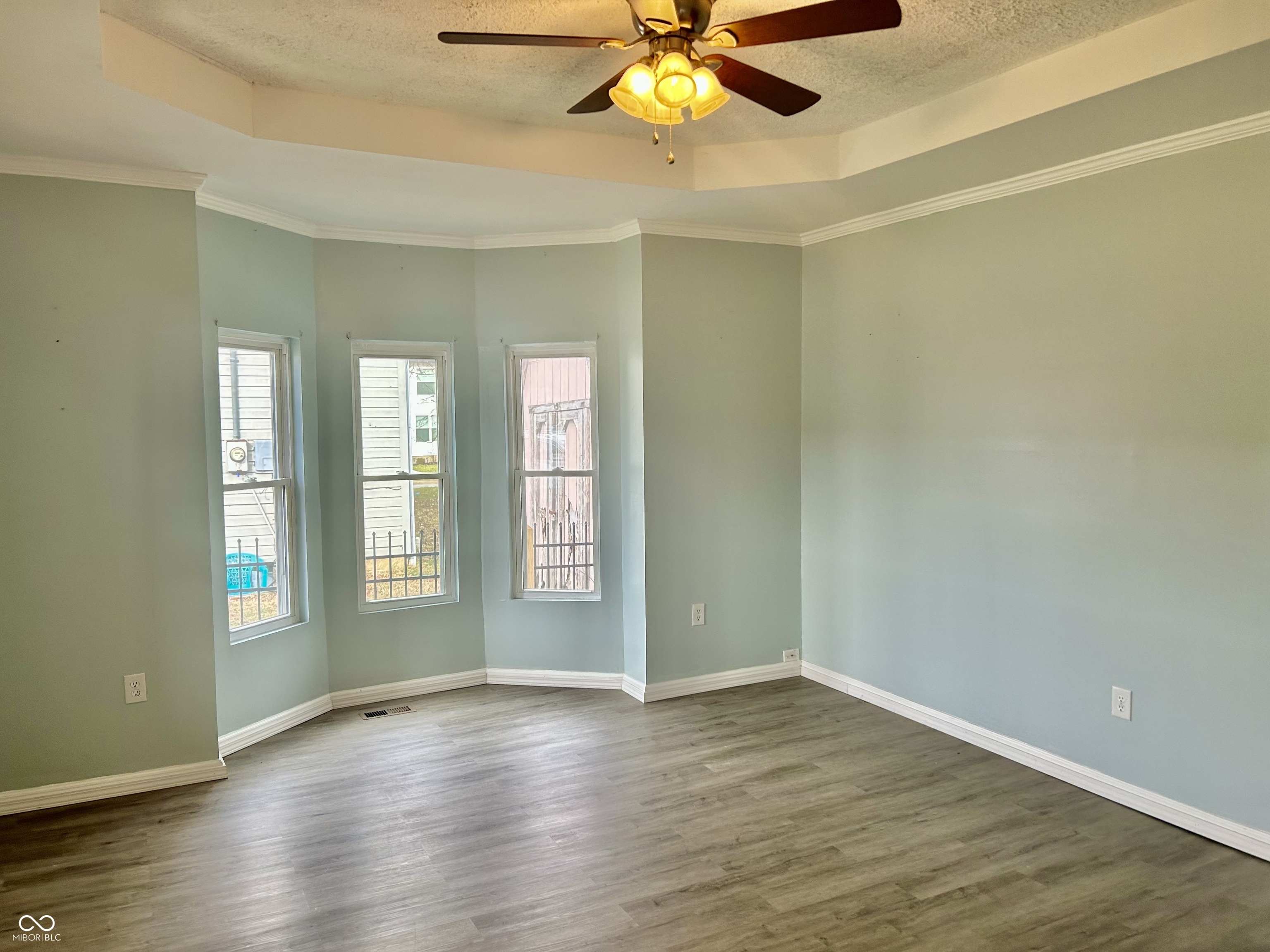 153 North Vaught Street Franklin, IN 46131 - Photo 2 of 11